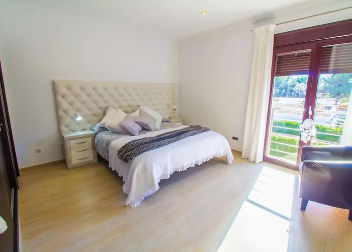 Soleado Con Piscina, Wifi Y A/c