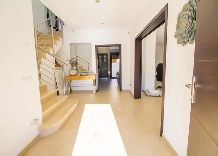 Soleado Con Piscina, Wifi Y A/c فيلة كالا راتخاذا