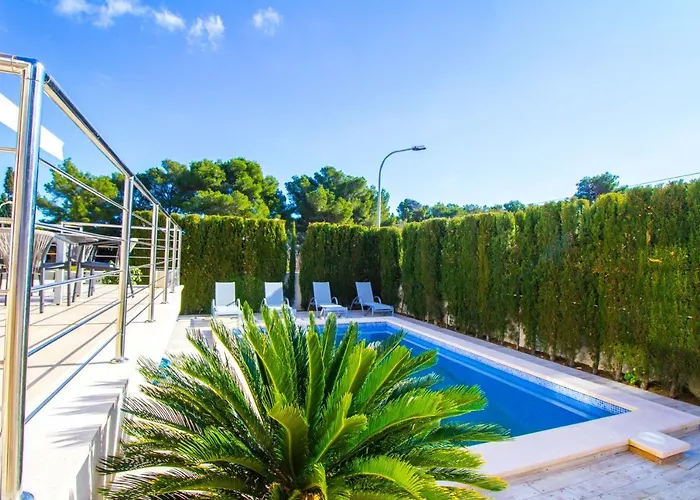 Soleado Con Piscina, Wifi Y A/c