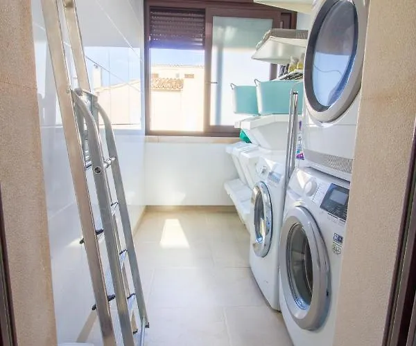 Soleado Con Piscina, Wifi Y A/c *