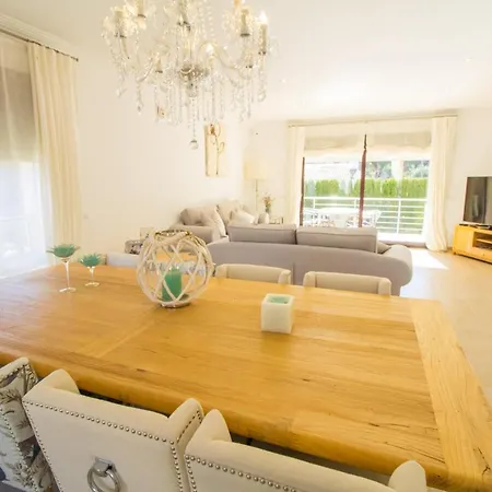 Soleado Con Piscina, Wifi Y A/c