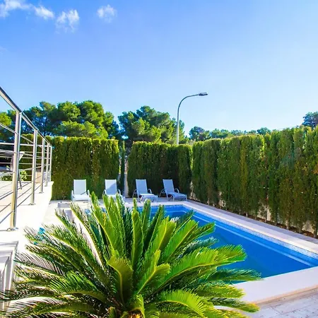 Soleado Con Piscina, Wifi Y A/c