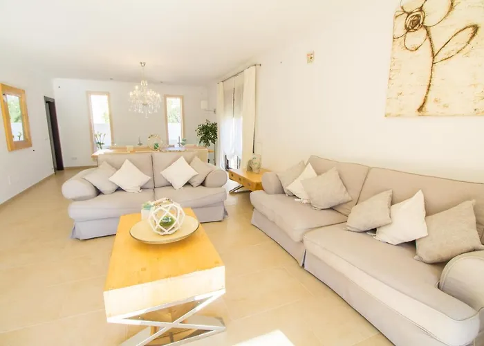 Soleado Con Piscina, Wifi Y A/c *